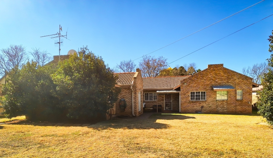 4 Bedroom Property for Sale in Kannoniers Park North West